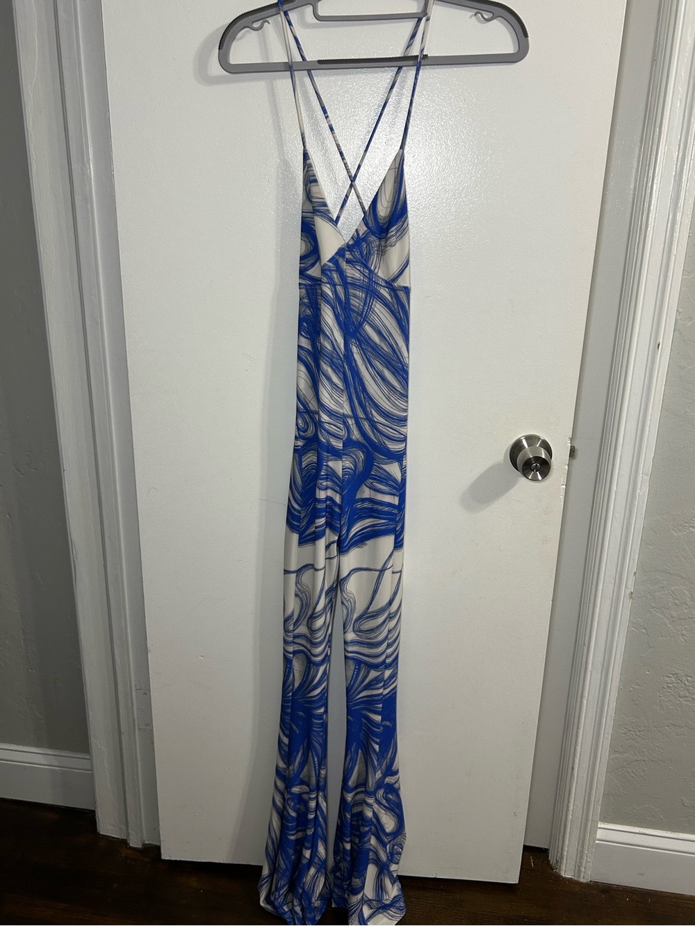 Norma Kamali Blue and White Swirl Print Flared Low Back Jumpsuit - Picture 4 of 9
